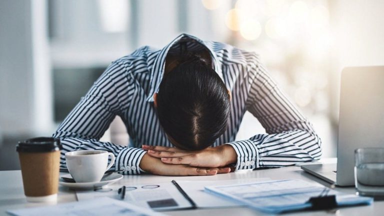 Poate un student să facă două facultăți în paralel și să rămână nevătămat psihic? Răspunsul punct cu punct al unei studente la Mate și FEAA