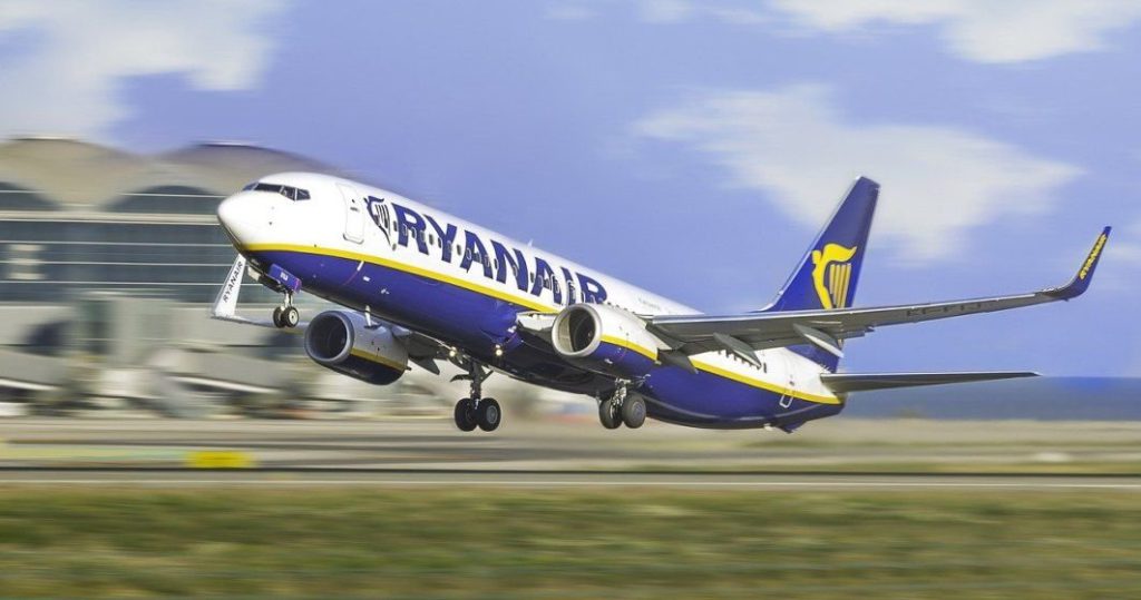  Motorul unui avion Ryanair a luat foc pe aeroportul din Bari, înainte de decolare