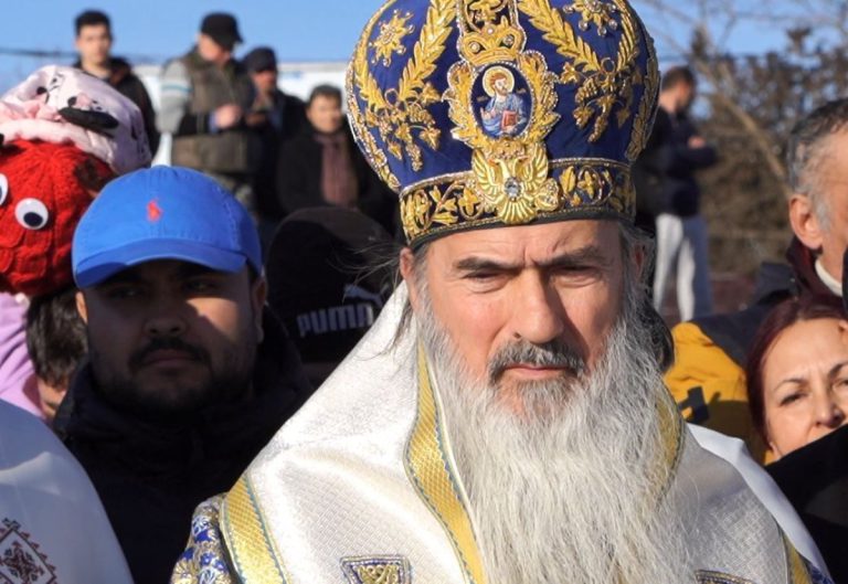 Curtea de Apel Constanţa a decis că poate începe judecata în procesul în care IPS Teodosie este acuzat de cumpărare de influenţă