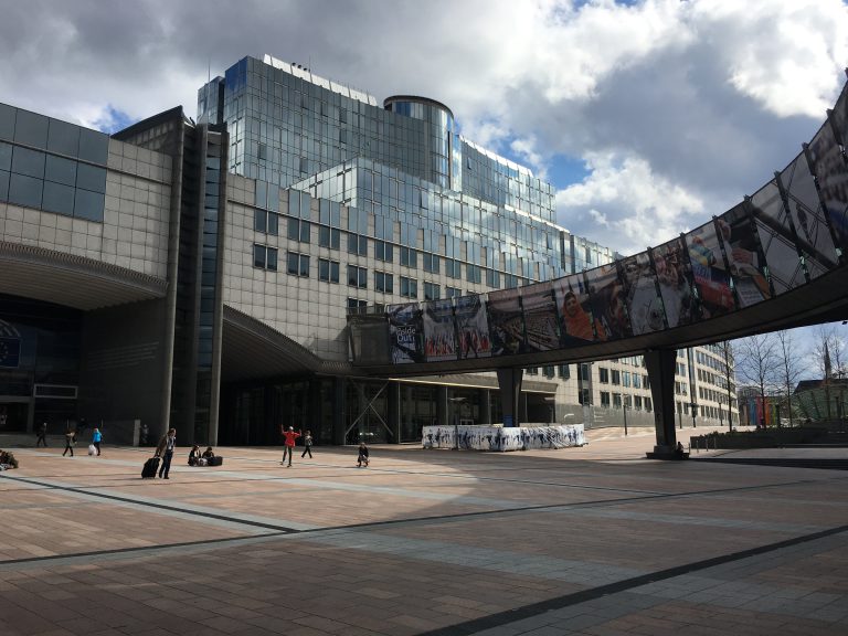 Parlamentul European a rămas fără aer condiţionat în plină caniculă