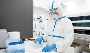 Administraţia Trump investește cel mai puțin în cercetarea medicală din ultimii zece ani