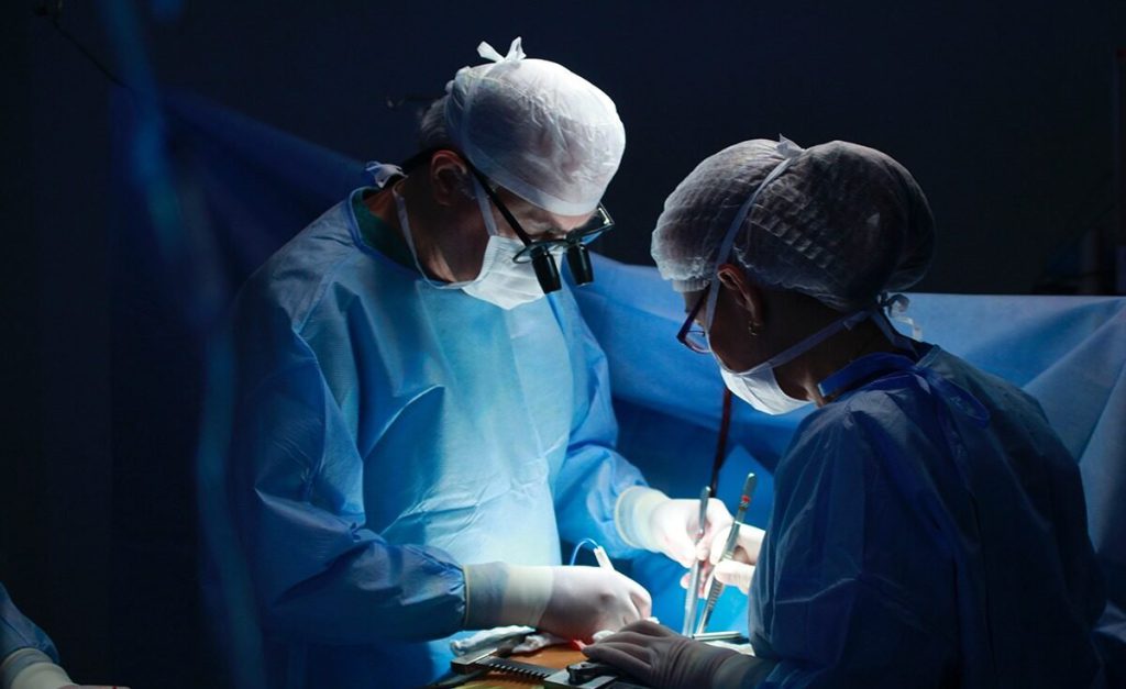  Un bărbat declarat în moarte cerebrală s-a trezit chiar în timpul recoltării organelor sale pentru donare