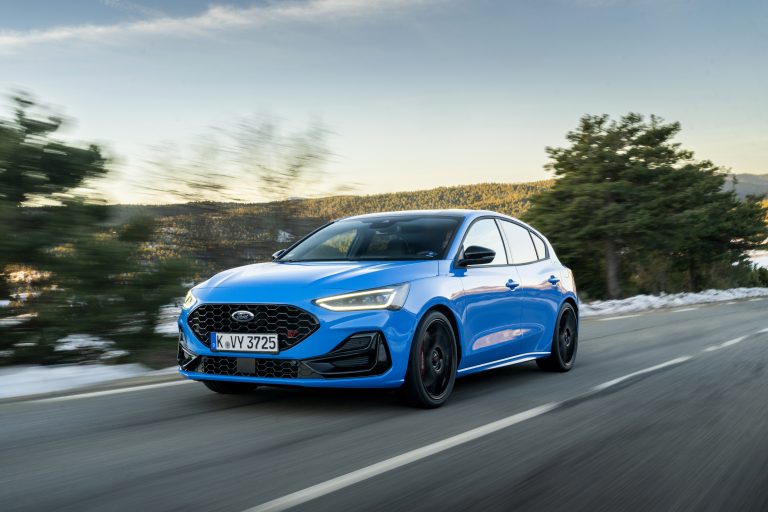 Pregătit pentru circuit, Focus ST Edition este un hot-hatch rapid, dinamic și polivalent în utilizarea de zi cu zi (P)