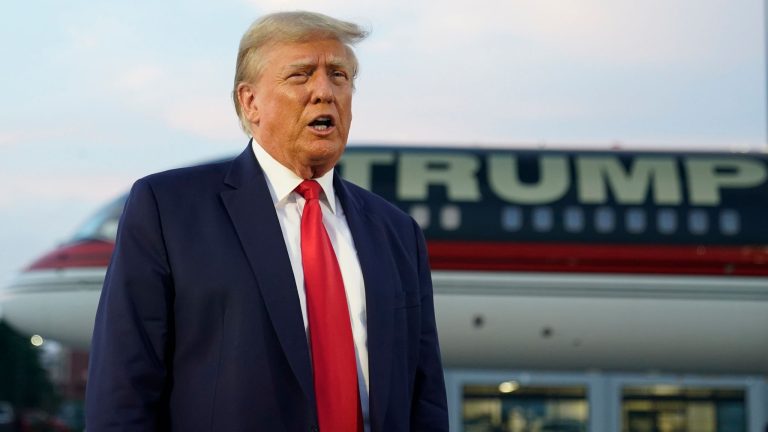 Trump a ajuns la Washington pentru întâlnirea cu Biden la Casa Albă. Melania Trump a decis să nu urmeze tradiția și nu se va întâlni cu prima-doamnă Jill Biden
