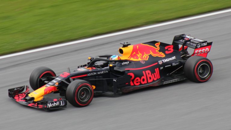 Formula 1: Francezul Isack Hadjar va fi noul coechipier al olandezului Max Verstappen la Red Bull