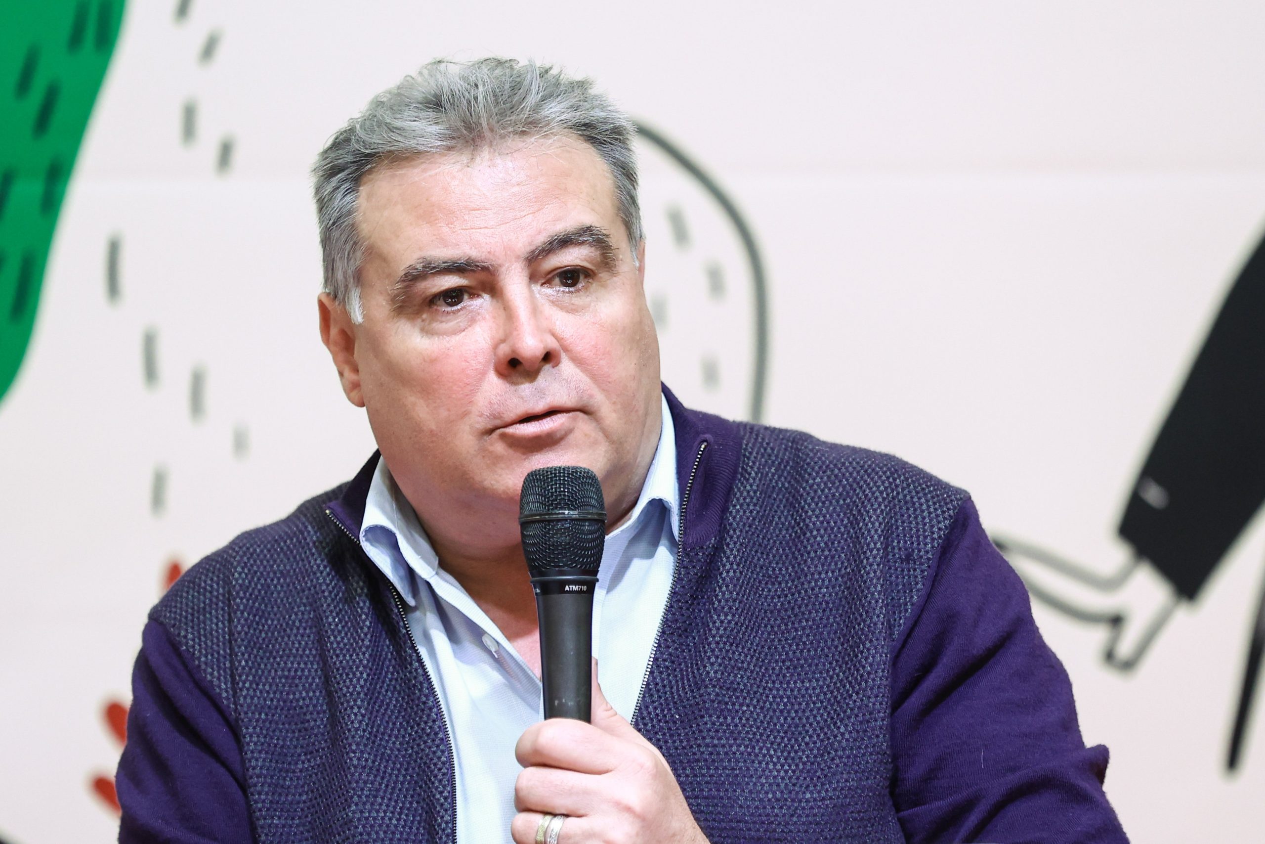 Adrian Cioroianu, trimis în judecată, după ce a făcut public faptul că jurnalista Emilia Șercan analiza doctoratul lui Mircea Geoană