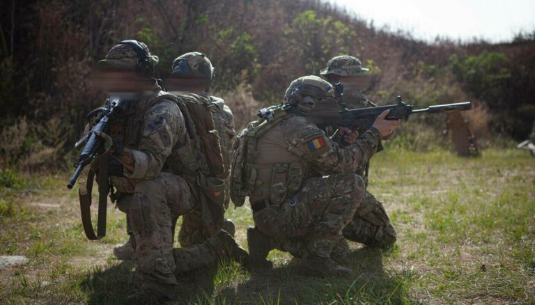 Luptători români, foști colegi cu americanii în Afganistan, se împușcă acum între ei în Congo. Dezvăluiri terifiante ale unui fost militar ieșean