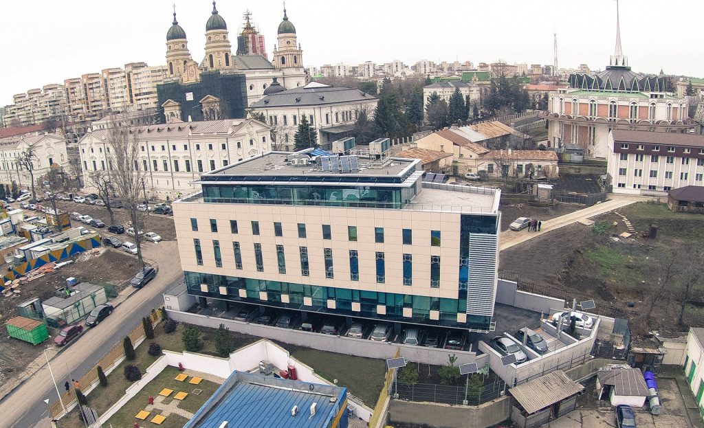 O firmă cu sediul în spatele Mitropoliei botează afaceri de pe trei continente. O poveste de branding
