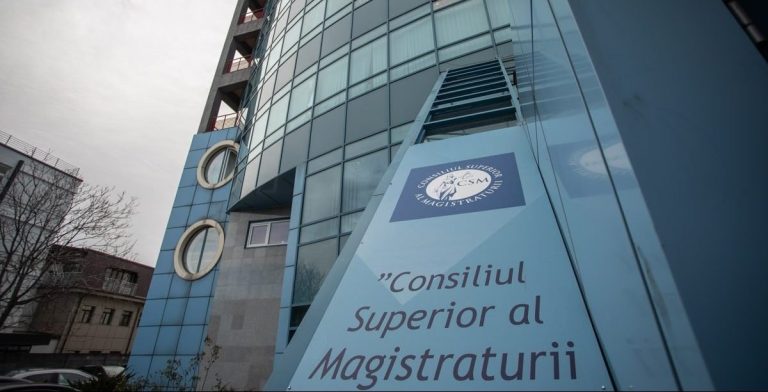CSM, reacţie dură după măsurile anunţate de Bolojan: Încalcă flagrant principiile Constituţiei. Vor conduce la distrugerea sistemului
