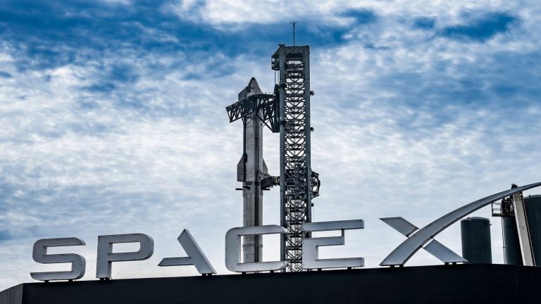 Un nou eșec pentru Elon Musk. SpaceX a pierdut contactul cu racheta Starship în timpul celui de-al nouălea zbor de testare - VIDEO
