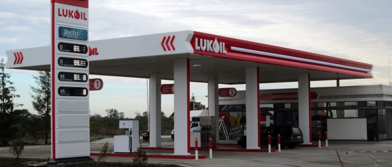 Lukoil anunţă că îşi vinde activele din străinătate, după sancţiunile impuse de SUA şi Marea Britanie