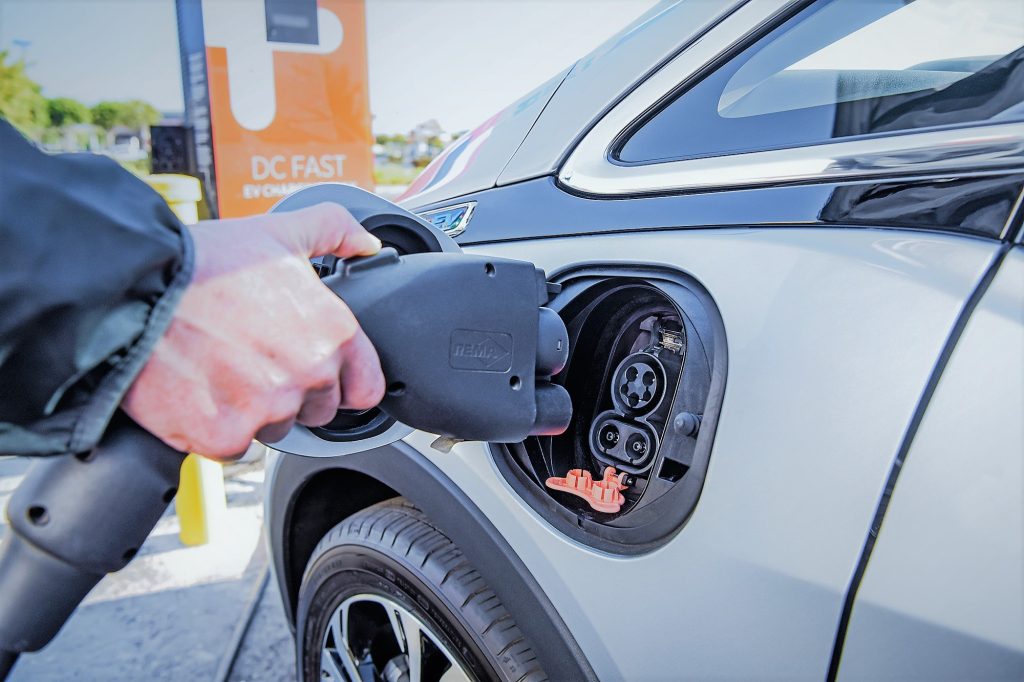  Mircea Fechet: Analizăm creşterea valorii ecotichetului la autoturismele electrice