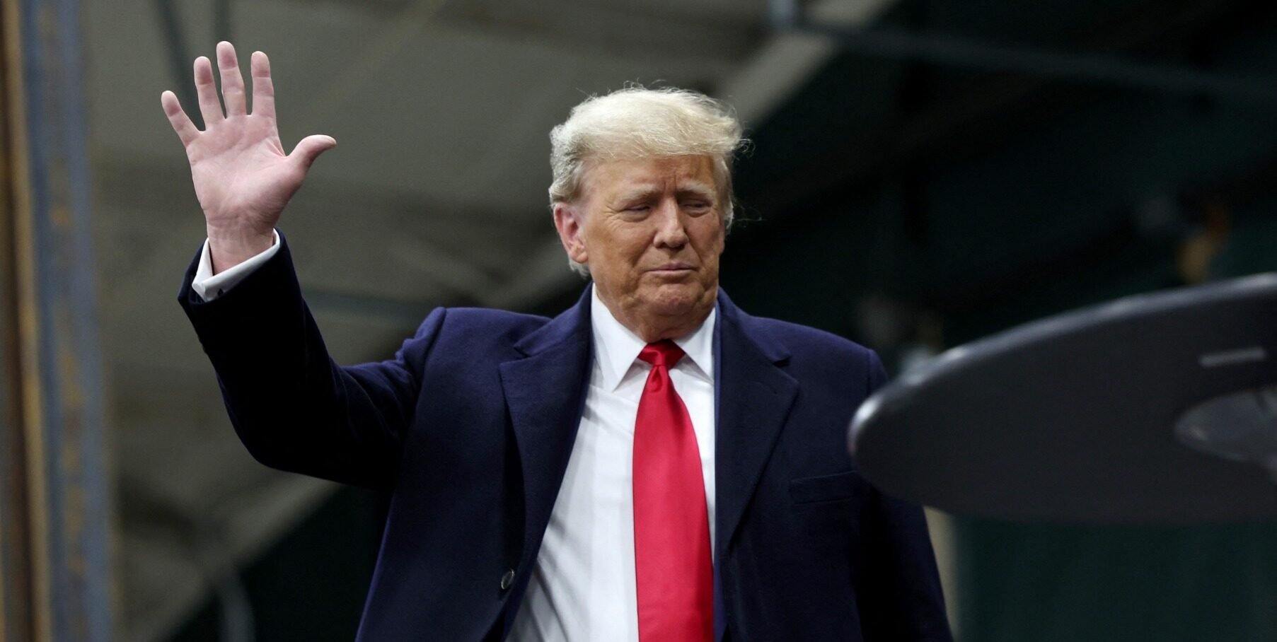 Trump „își ridică ochii spre cer”. Miting uriaș de rugăciune a Washington pentru a „dedica din nou America lui Dumnezeu”