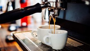 Preţurile cafelei şi ceaiului cresc puternic în SUA din cauza tarifelor, punând presiune pe comercianţi şi importatori