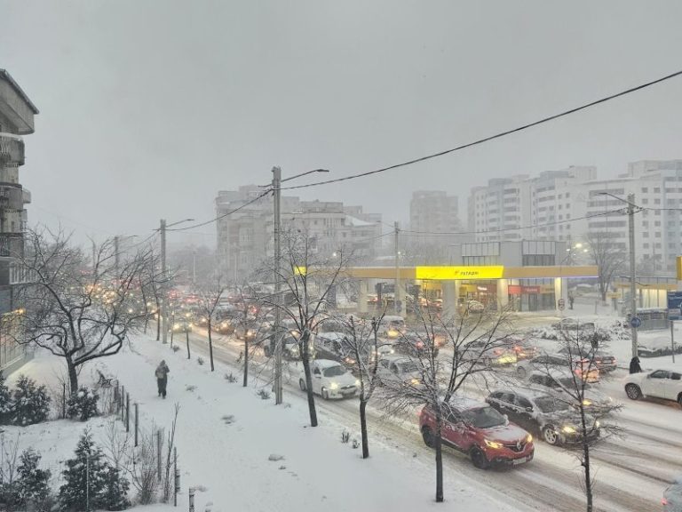 Ninsori și vânt puternic la Iași. Iarna revine în toată Moldova, anunță meteorologii