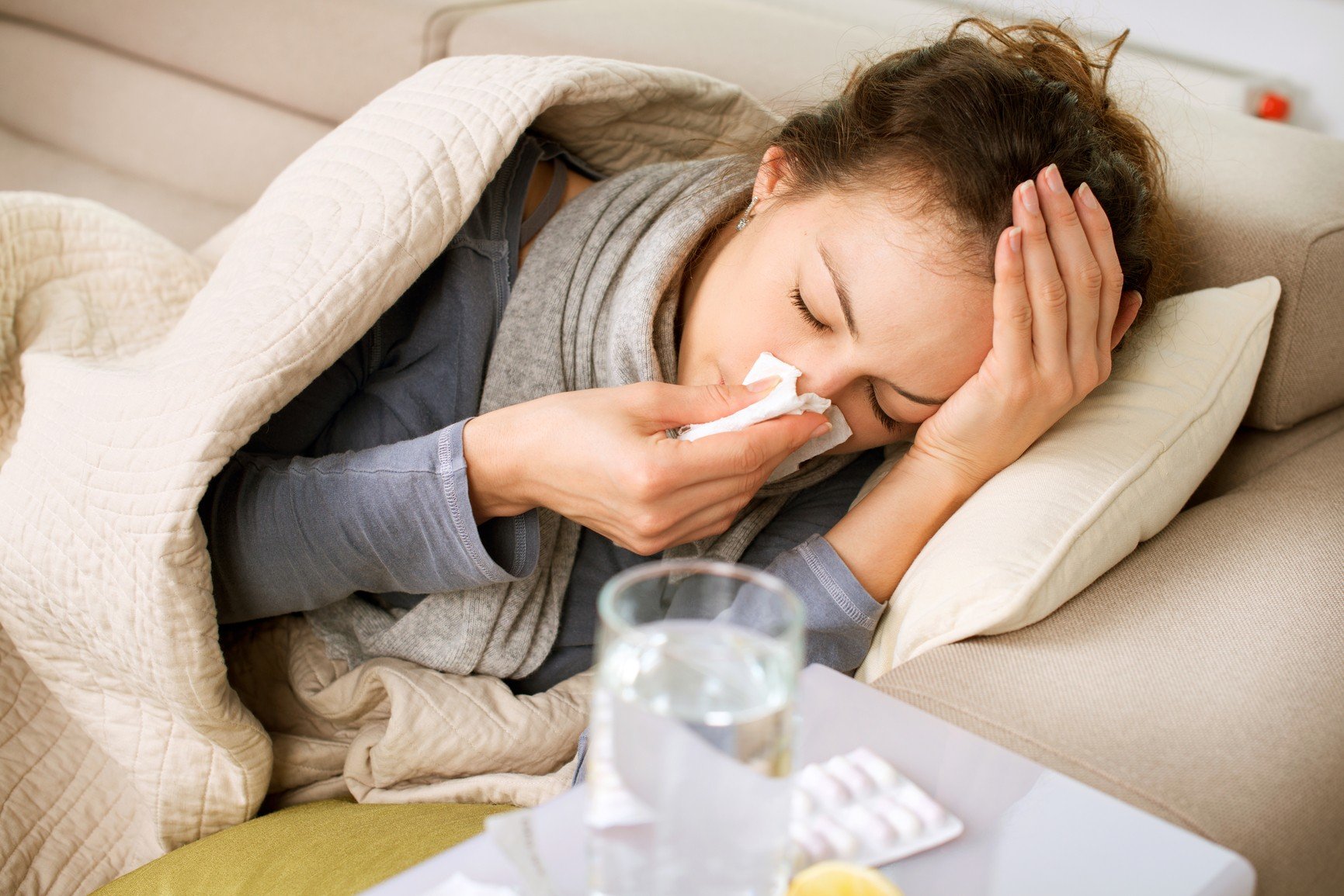 S-a răcit vremea: atenție la sinuzite! Aerosolii și inhalațiile pot face mai mult rău: sfaturile unui cunoscut infecționist ieșean