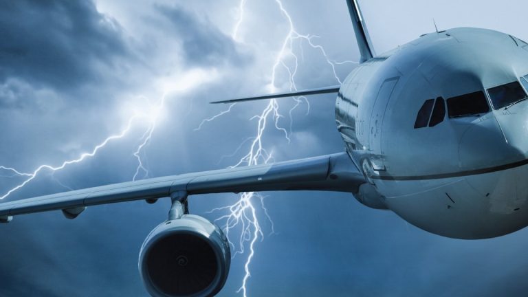 Două avioane au ratat aterizarea pe Aeroportul Otopeni din cauza vremii