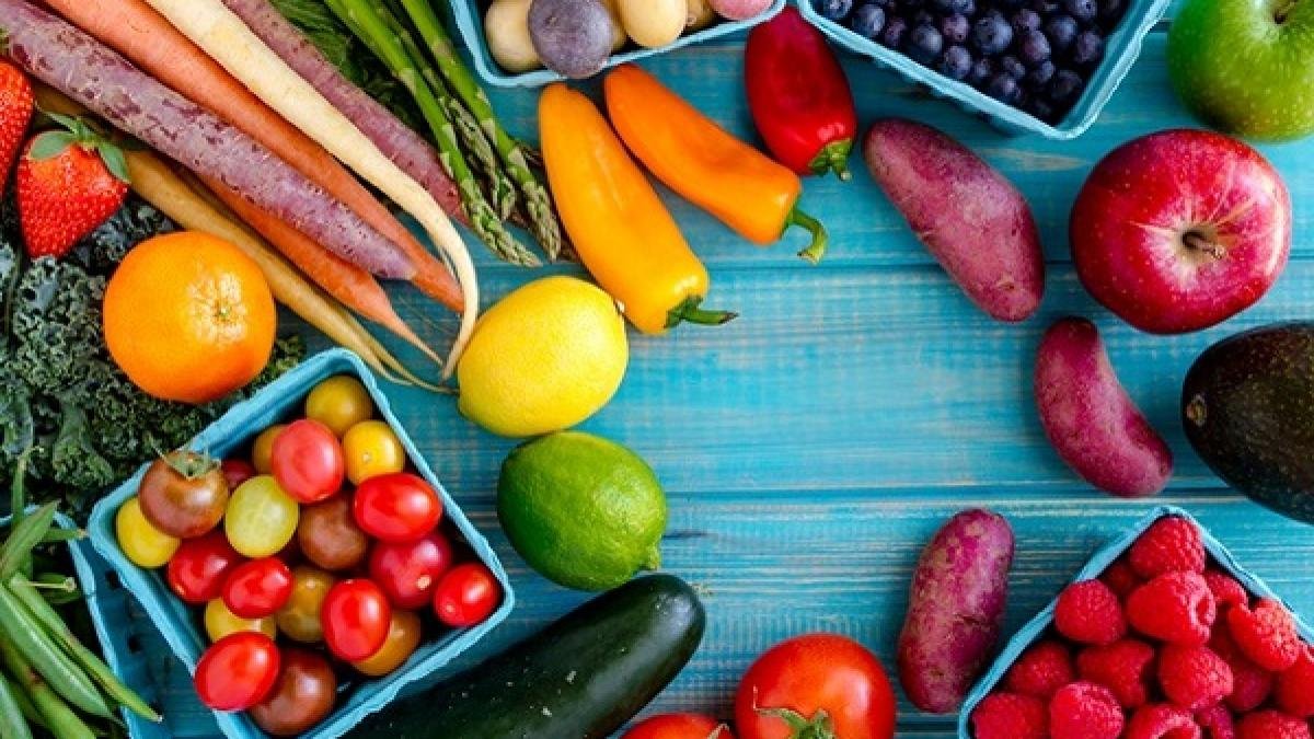 Fructele și legumele din import, consumate de români sunt pline de pesticide: „Pot produce si anumite forme de cancer”