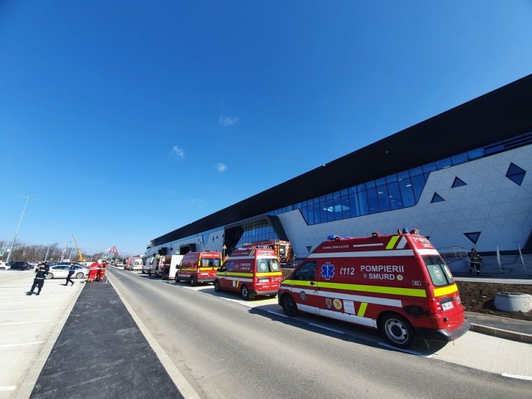 Exercițiu amplu la Aeroportul din Iași. Se simulează un accident aviatic cu victime multiple