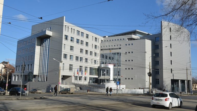 Justiția se face în Iași strict în cadrul programului de lucru