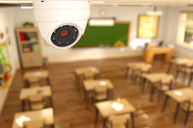 Camere video în toate clasele fără acordul părinţilor şi profesorilor: cum se vede măsura de la Iaşi. “Să ţinem cont de intimitatea elevi-profesori”