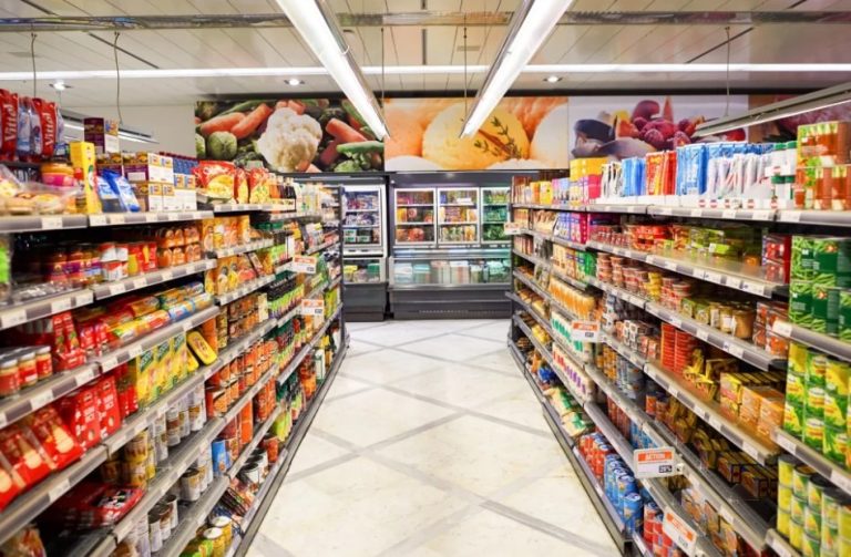Tarifele lui Trump pentru metale schimbă ambalajele produselor din magazinele americane: de la conserve la cartoane