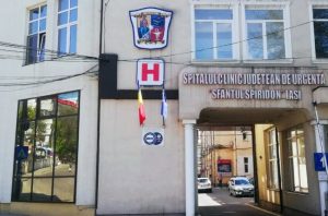 Doi pacienți, duși de urgență în sala de operație la Iași: un bărbat rănit într-un geam și altul căzut de la trei metri