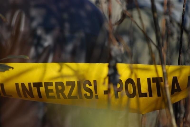 O femeie din Bihor și-a omorât fiul și apoi a sunat la 112 ca să anunțe că acesta s-a sinucis