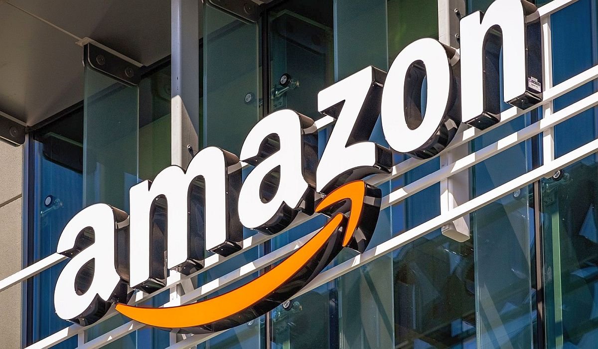 Amazon depăşeşte aşteptările privind creşterea diviziei cloud, în timp ce segmentul de retail rămâne sub presiune