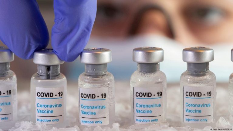 Administraţia pentru Alimente şi Medicamente din SUA extinde avertismentele privind riscul de evenimente cardiace rare asociate vaccinurilor Covid-19