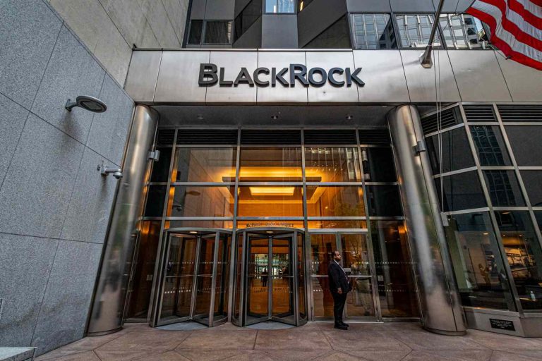 Activele BlackRock au atins un nivel record de 10.500 miliarde de dolari în primul trimestru