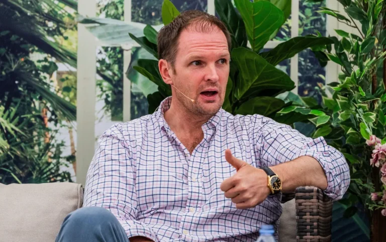 Un deputat conservator, Dan Poulter,  fost ministru al Sănătăţii, trece în tabăra laburistă şi-l dezavuează pe Rishi Sunak