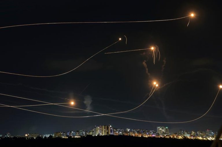Armata israeliană desfăşoară în premieră versiunea navală a scutului Iron Dome VIDEO