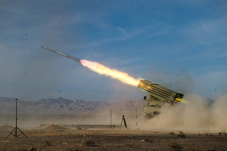 Hamas lansează rachete spre Tel Aviv drept răspuns la noile operaţiuni ale Israelului în Gaza