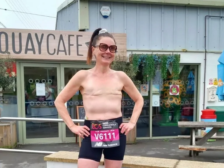 O supravieţuitoare a cancerului la sân va alerga topless la maratonul de la Londra