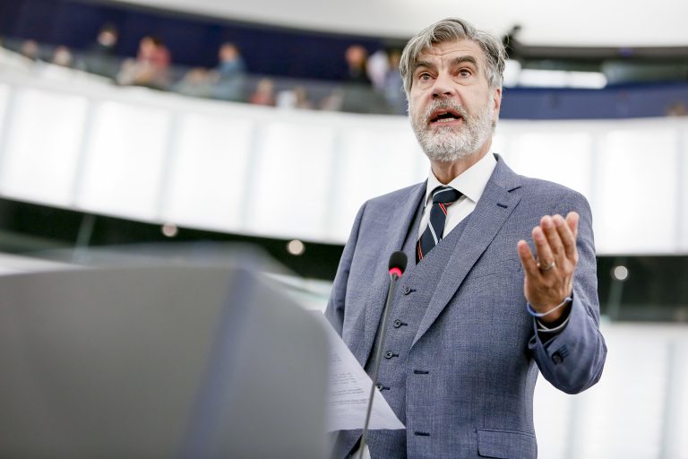 Eurodeputații care fac propagandă criminalului Putin: 