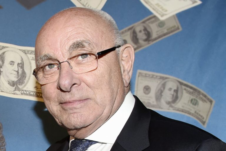 Michael van Praag, preşedintele grupării Ajax Amsterdam, a omis să declare acţiunile deţinute la club