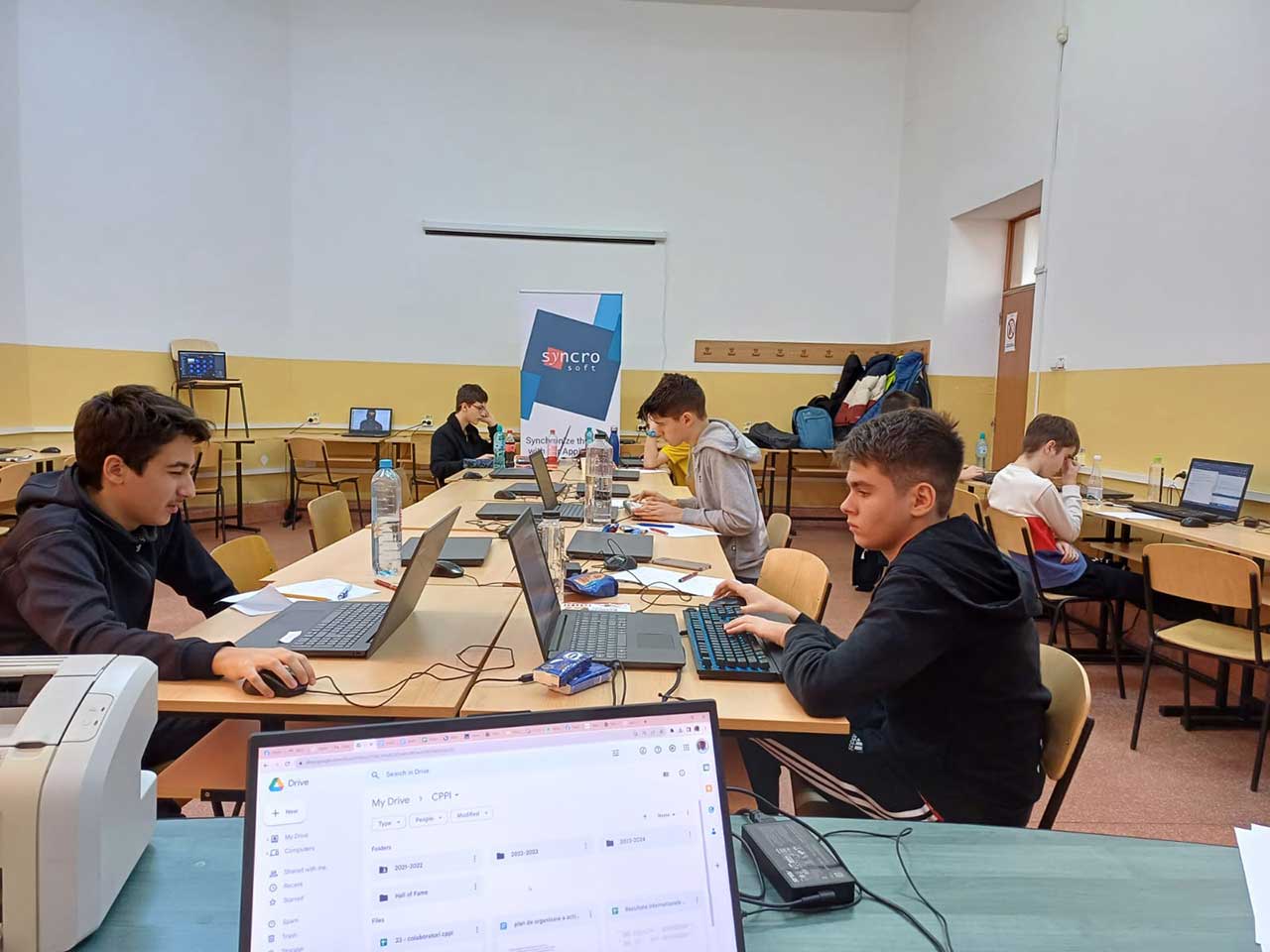 Olimpicii țării se întrec azi la Iași. Un provocator concurs național de informatică, la Colegiul „Racoviță”
