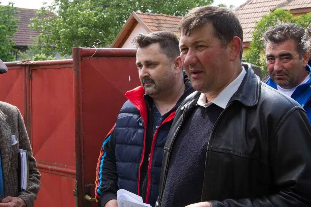  Primar găsit spânzurat într-o anexă a locuinţei sale. El avea 57 de ani