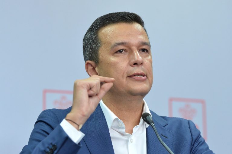 Realizările lui Grindeanu: România are 18 km de drum național de pământ și 111 km de drum național pietruit