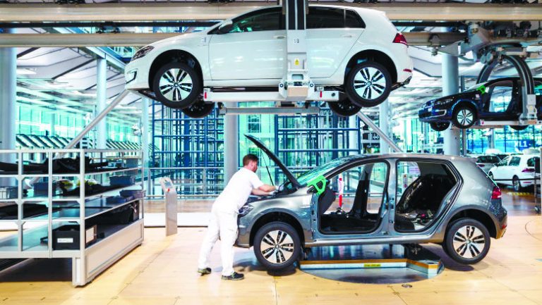 Volkswagen a ajuns la un acord cu sindicatul pentru a elimina 35.000 de locuri de muncă în Germania