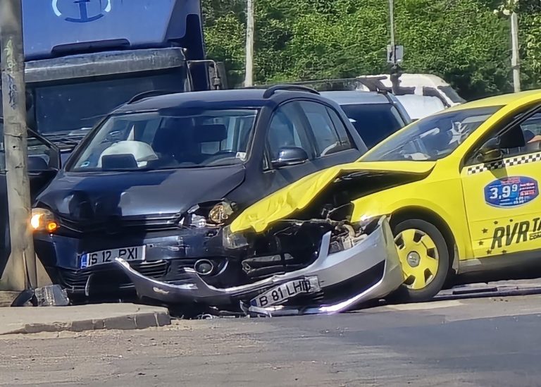 Taxi, implicat într-o tamponare „urâtă” lângă Gara Internațională - FOTO