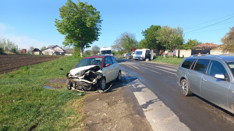 Accident grav la Ruginoasa: Impact între un microbuz și un autoturism