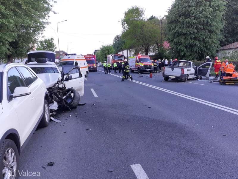  O persoană a murit şi patru au fost rănite într-un accident rutier produs în Râmnicu Vâlcea