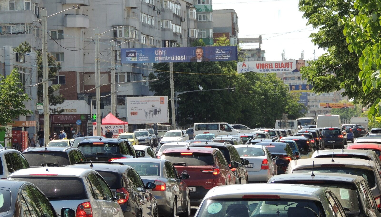 Imobilitate urbană | Fără park&ride: tot mai multe mașini sufocă orașul. Valea Lupului a pus 10 ha la bătaie, Iașul nu a făcut 10 ani de zile nimic