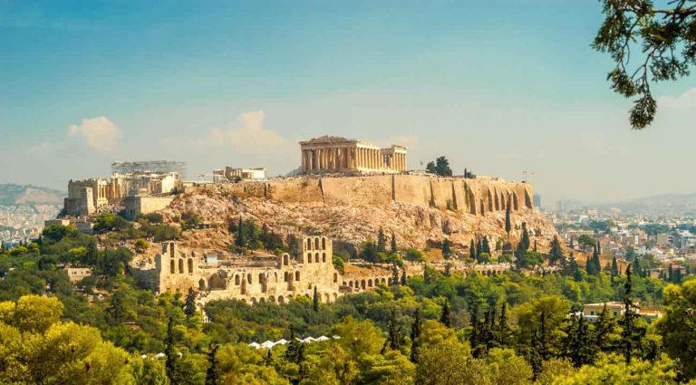 Mii de chinezi au devenit peste noapte proprietari de apartamente în Atena