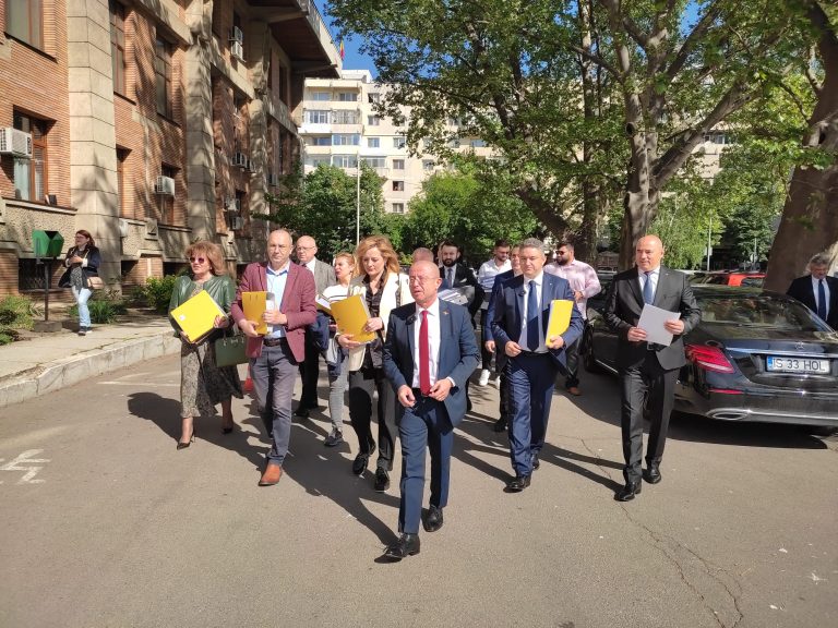 Cine sunt cei 20 de „auriști” care vor să controleze politic Iașul. Partidul lui Simion și-a depus candidaturile la BEJ