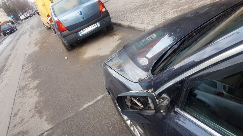 La Tansa, ca-n Vestul sălbatic: patru derbedei înarmați cu pari opreau mașini pe stradă și le avariau. Băgați în arest