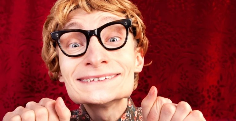 Cum să te ferești de postura de a părea „bătut în cap”? Sfaturile psihologului ieșean Cristina Danilov