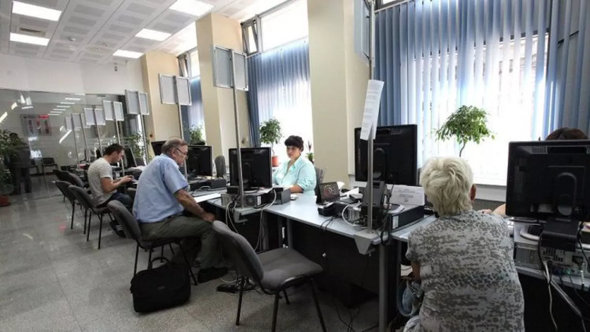 Senatul a adoptat, tacit, proiectul prin care sporurile bugetarilor pentru condiţiile de muncă să fie incluse în salariul de bază